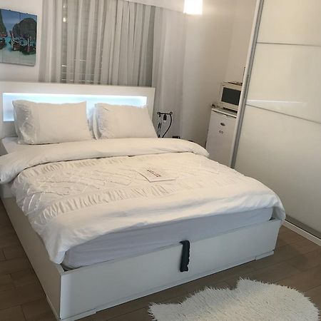 Apartament Charming Unit With Pool And Great Amenities Riszon le-Cijjon Zewnętrze zdjęcie